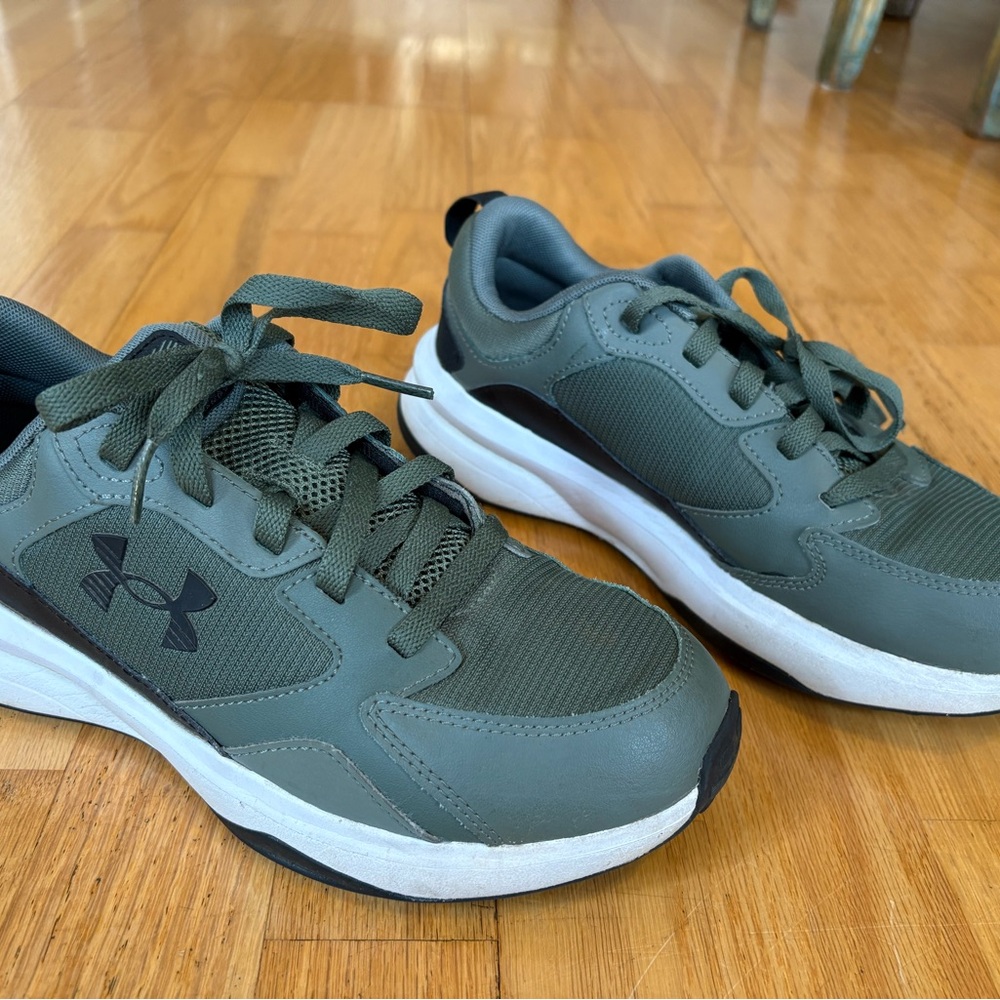 Under Armour Olive Green Sneakers Men’s 8